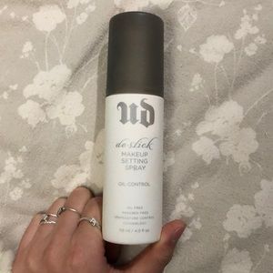 ❌donating tomorrow❌ Urban decay de-slick makeup